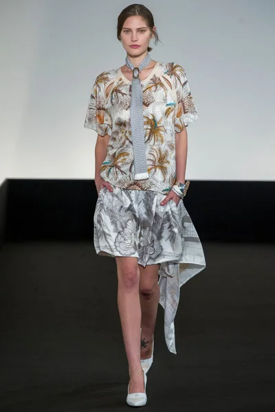 Look 13
